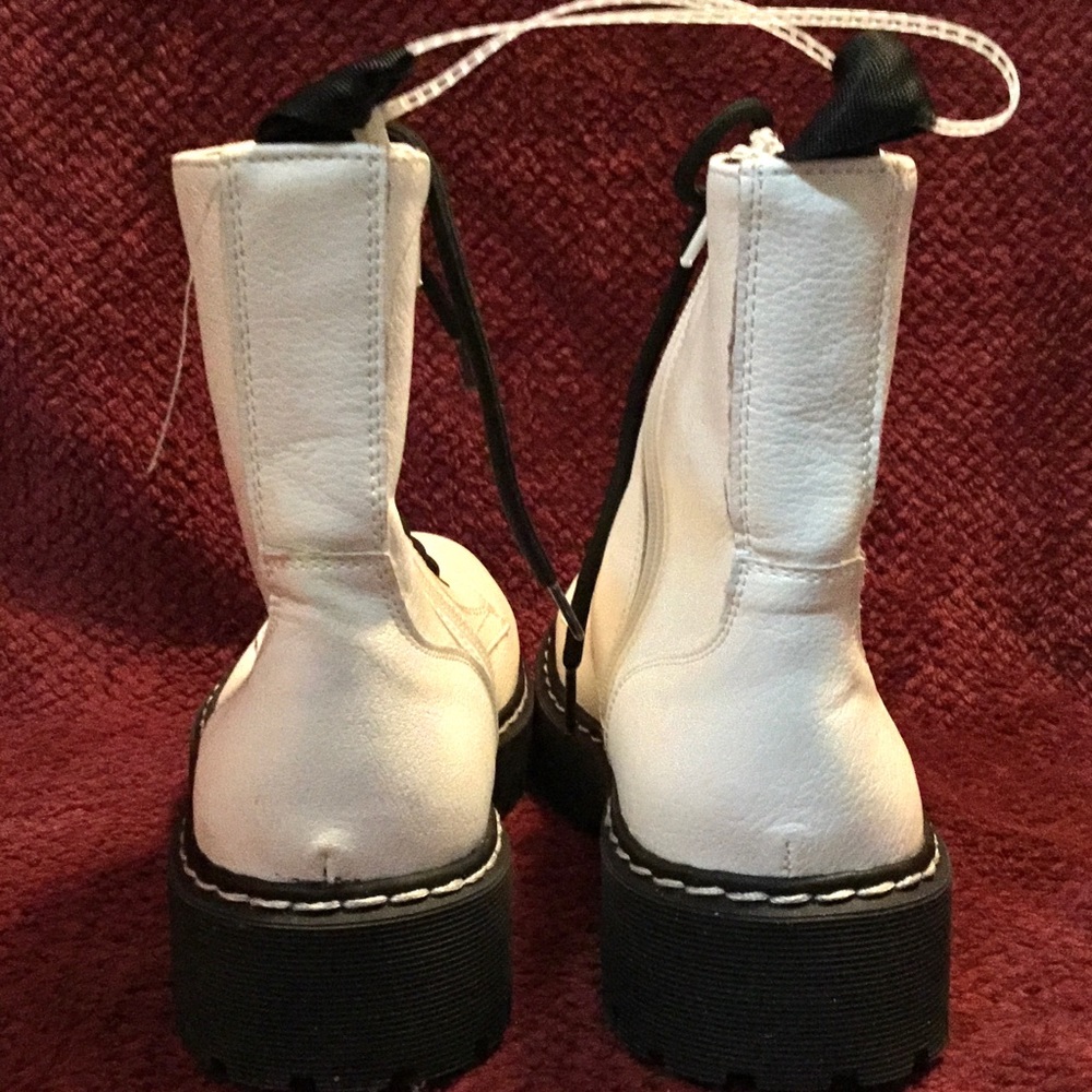 Women’s NWOT white UNIONBAY combat boots / size 7.5 - Picture 5 of 6